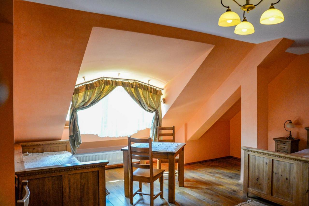 Karczma Regionalna Hotel Goscinna Chata Wysowa-Zdrój Exterior foto