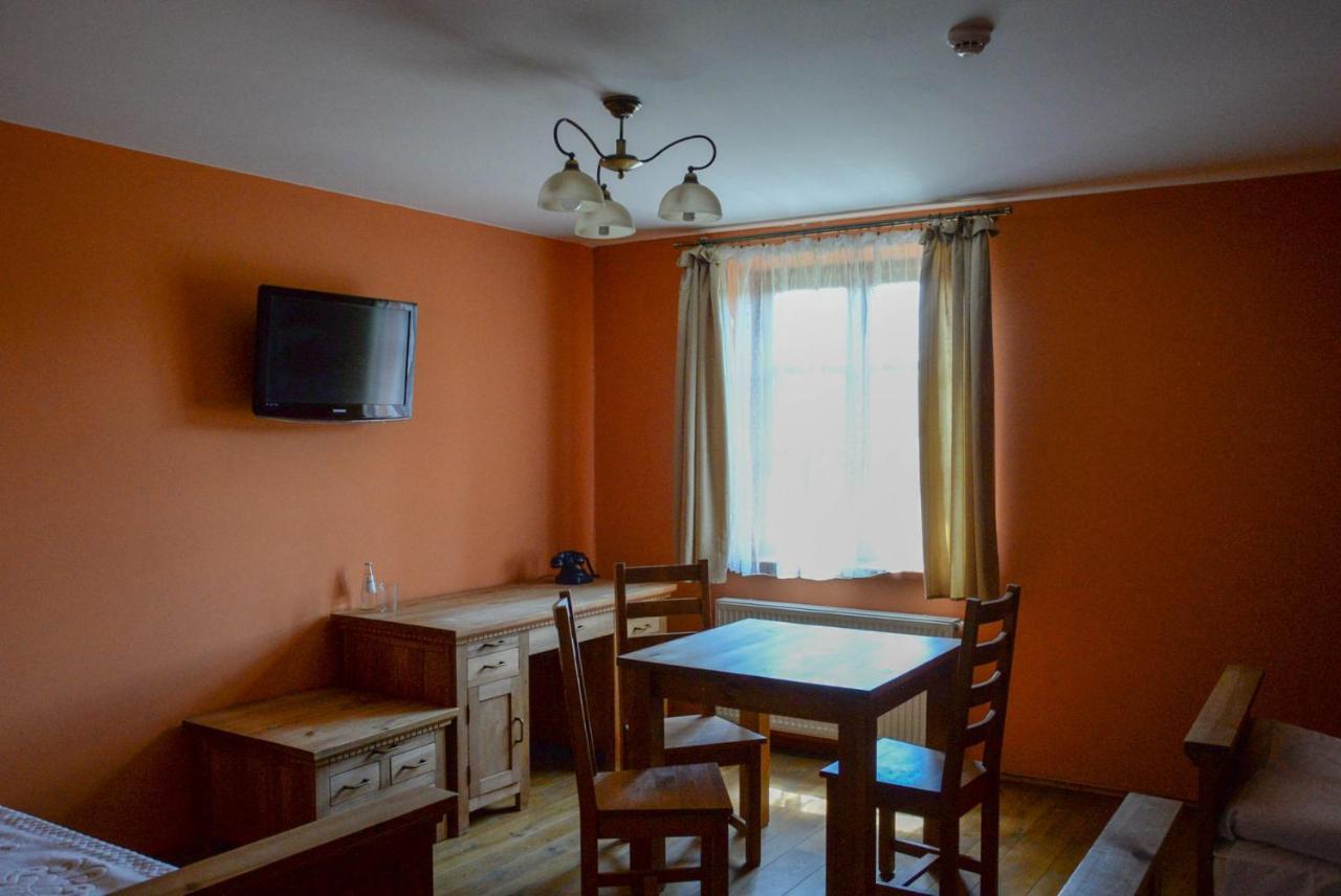 Karczma Regionalna Hotel Goscinna Chata Wysowa-Zdrój Exterior foto